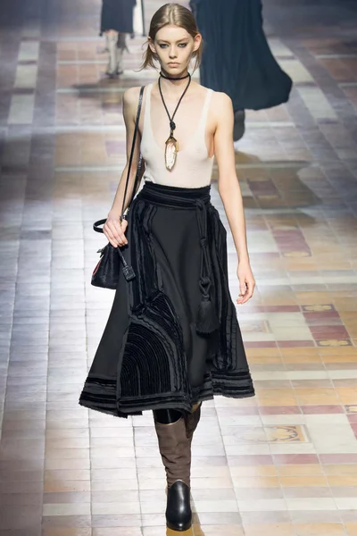 Look 13